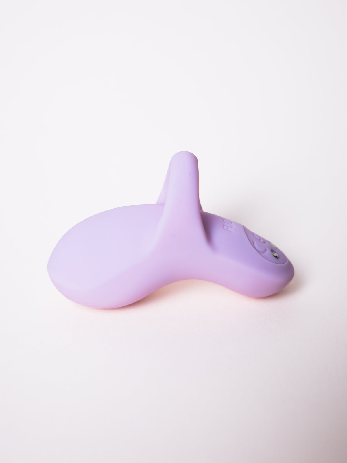 Fuzu, vibrador de dedo de silicona lila de La Maleta Roja
