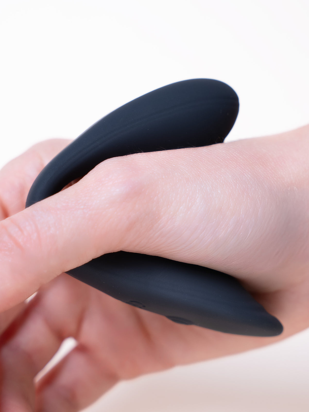Delight negro flexible sostenido en la mano