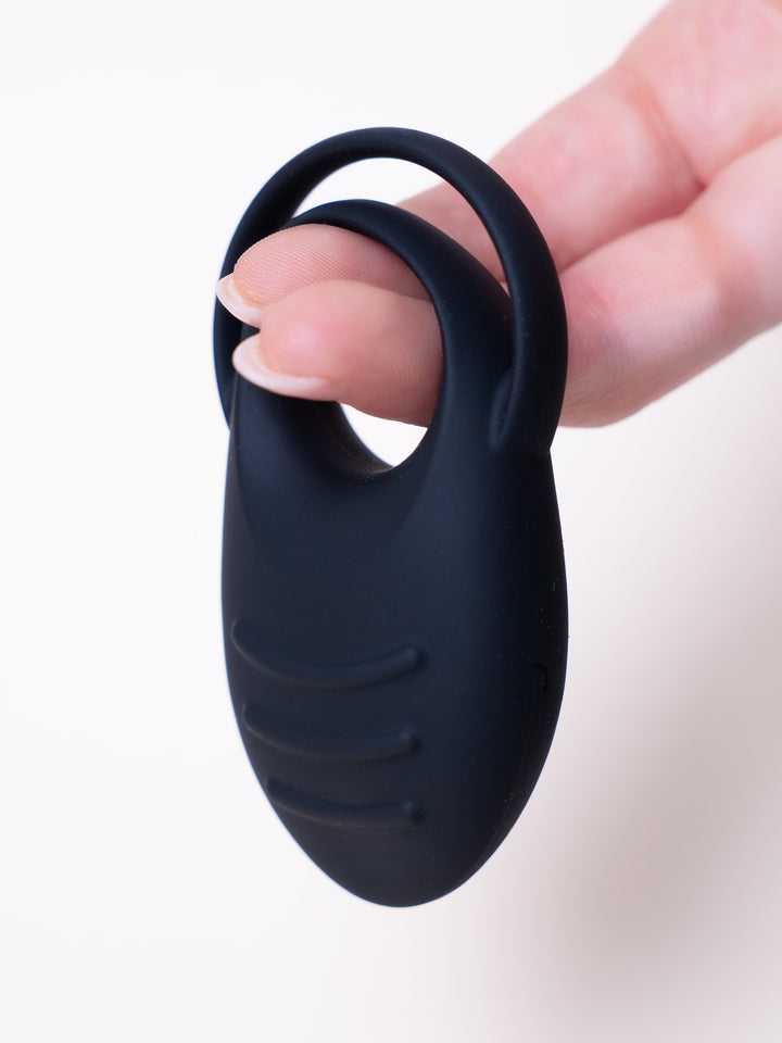 Detalle de anilla vibradora doble negra flexible