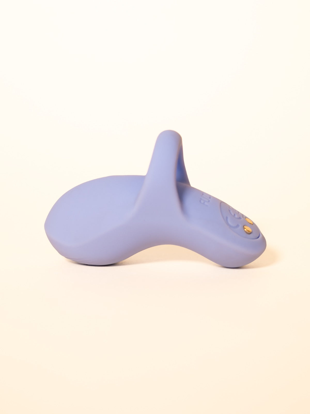 Fuzu de perfil, con su forma ergonómica de dedal