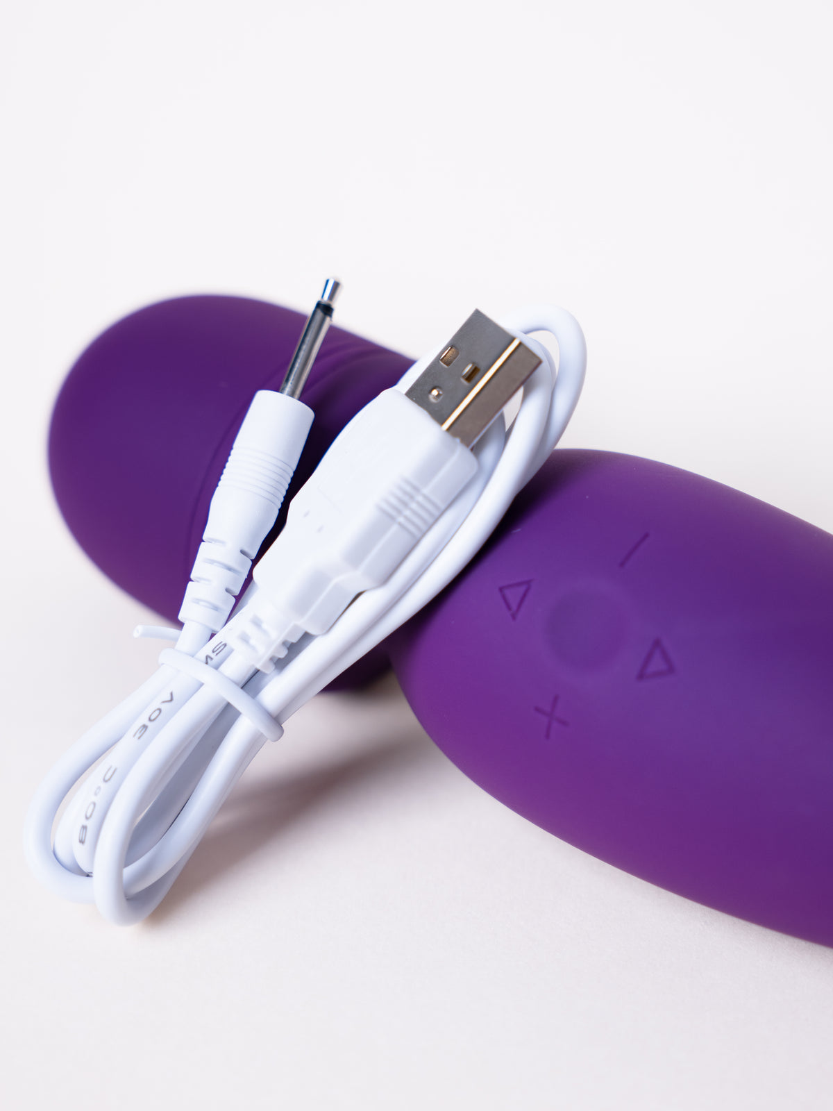 Masajeador Soft Wand violeta con cable de carga
